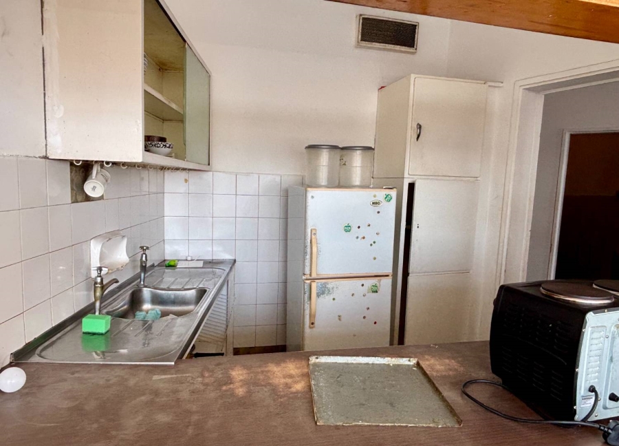 2 Bedroom Property for Sale in Vredehoek Western Cape